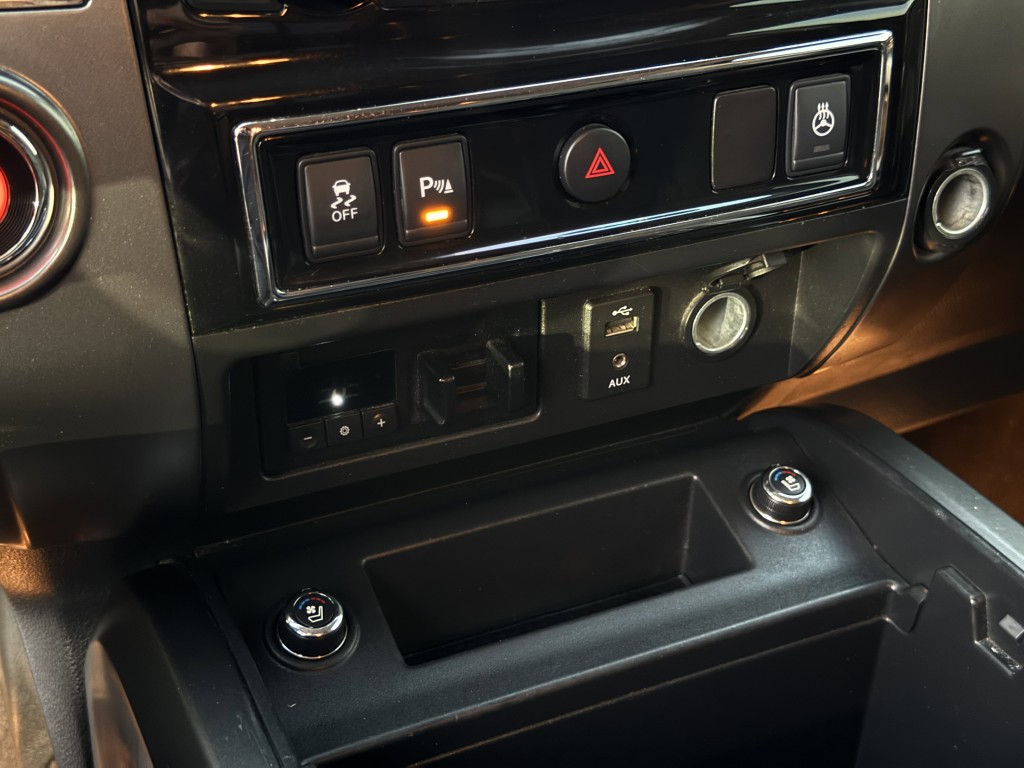 2016 Nissan Titan Image 22