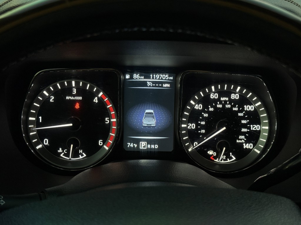 2016 Nissan Titan Image 25