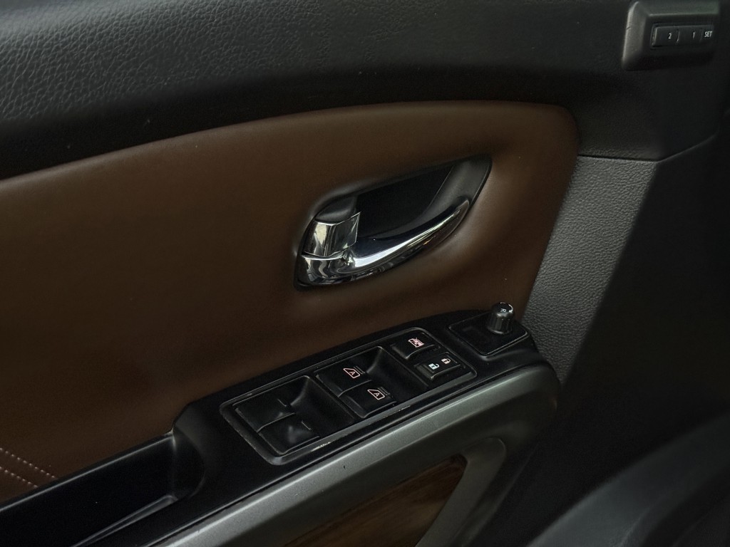 2016 Nissan Titan Image 27