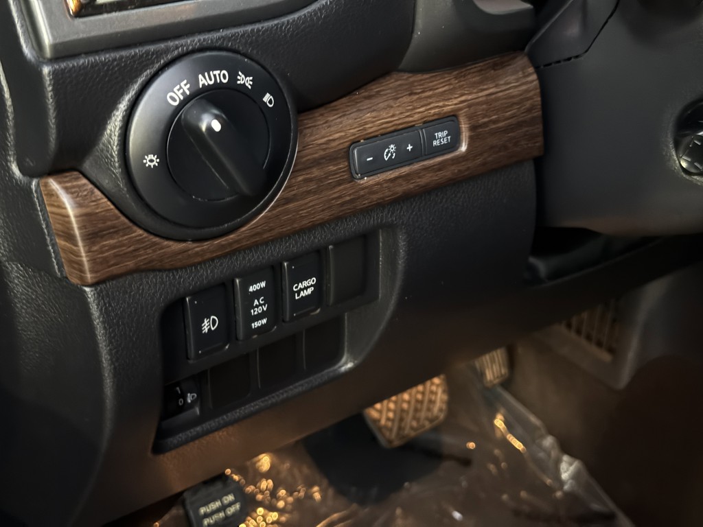 2016 Nissan Titan Image 28