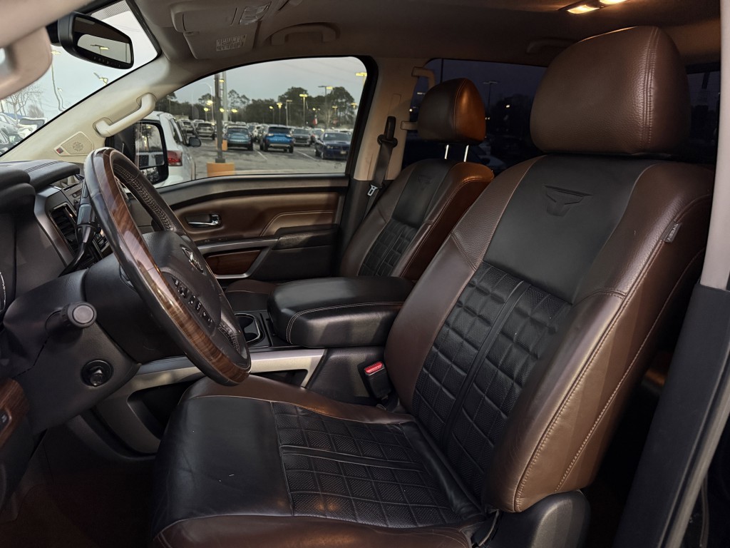 2016 Nissan Titan Image 30