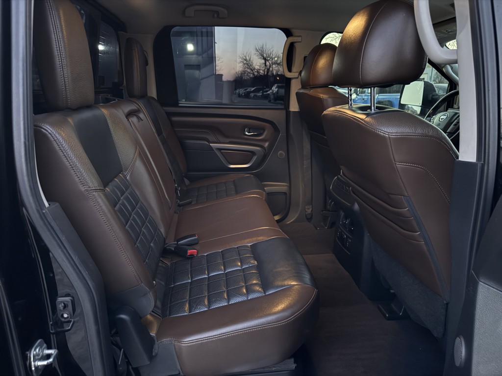2016 Nissan Titan Image 34