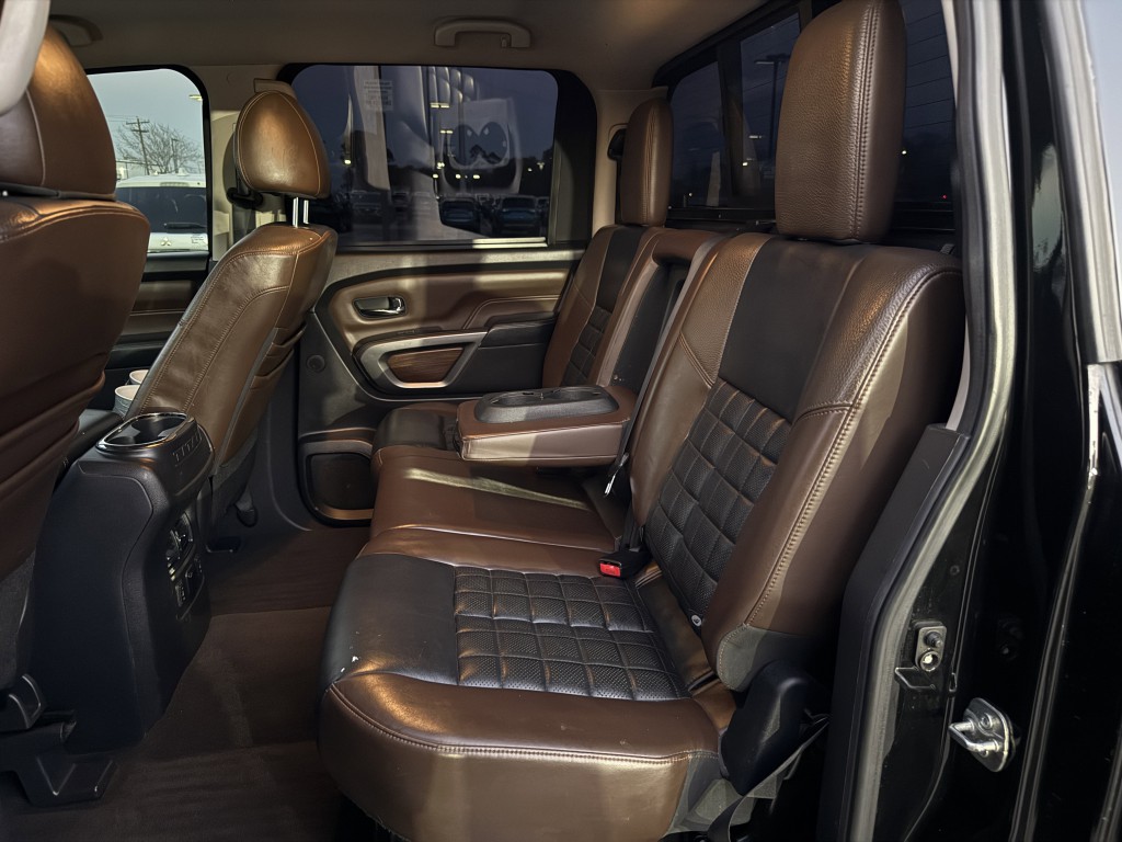 2016 Nissan Titan Image 35