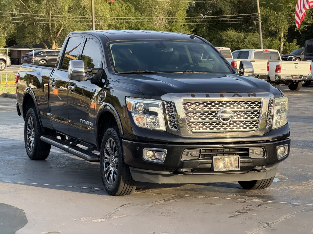 2016 Nissan Titan Image 3