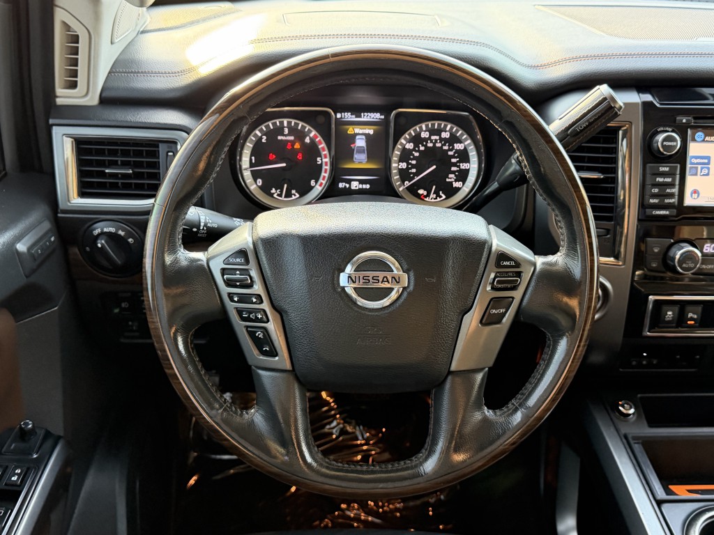 2016 Nissan Titan Image 8