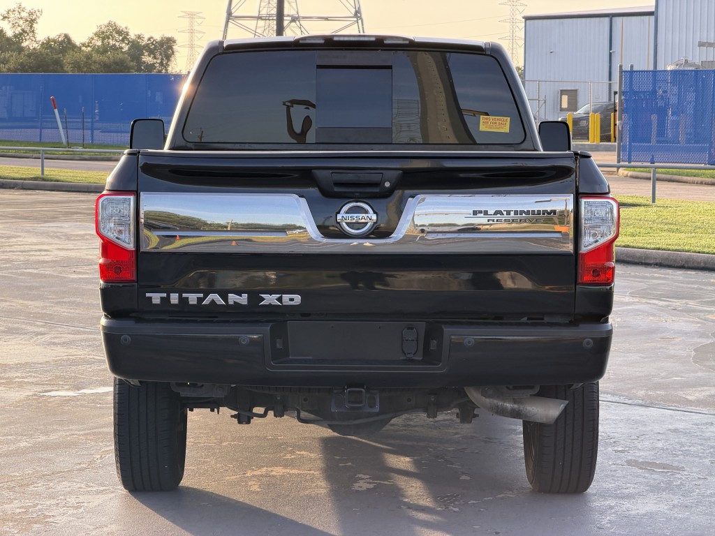 2016 Nissan Titan Image 18