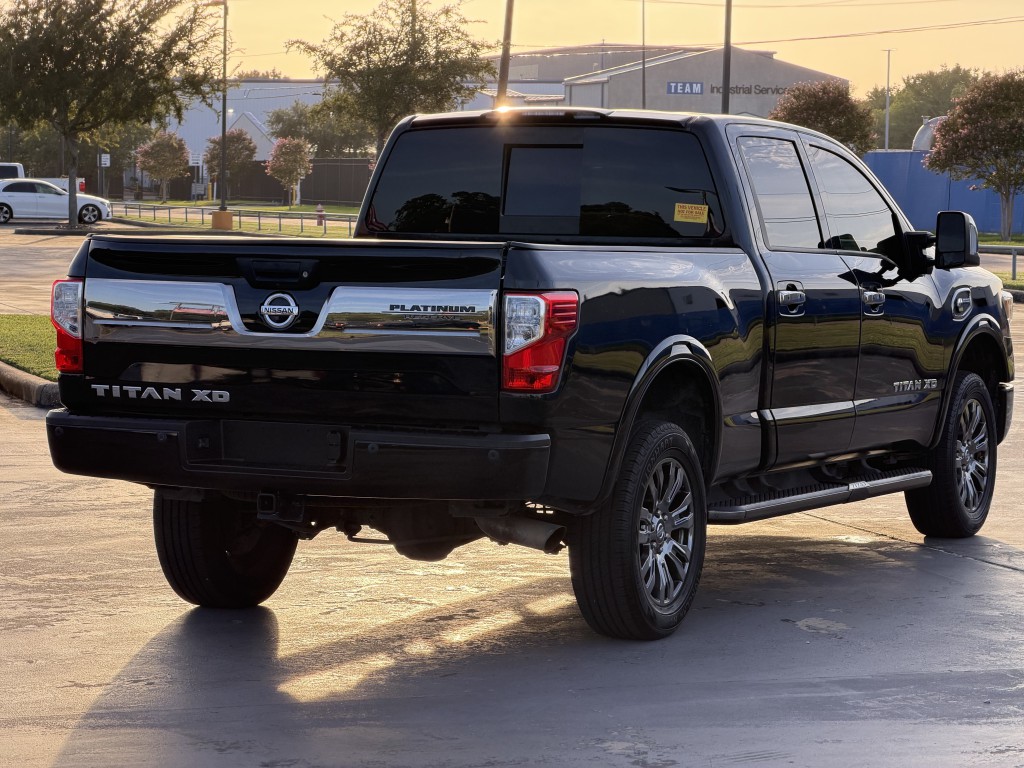 2016 Nissan Titan Image 19