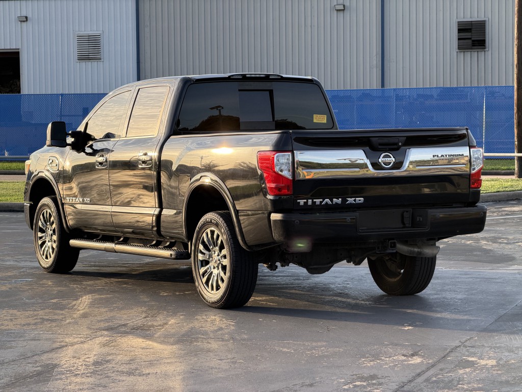 2016 Nissan Titan Image 20