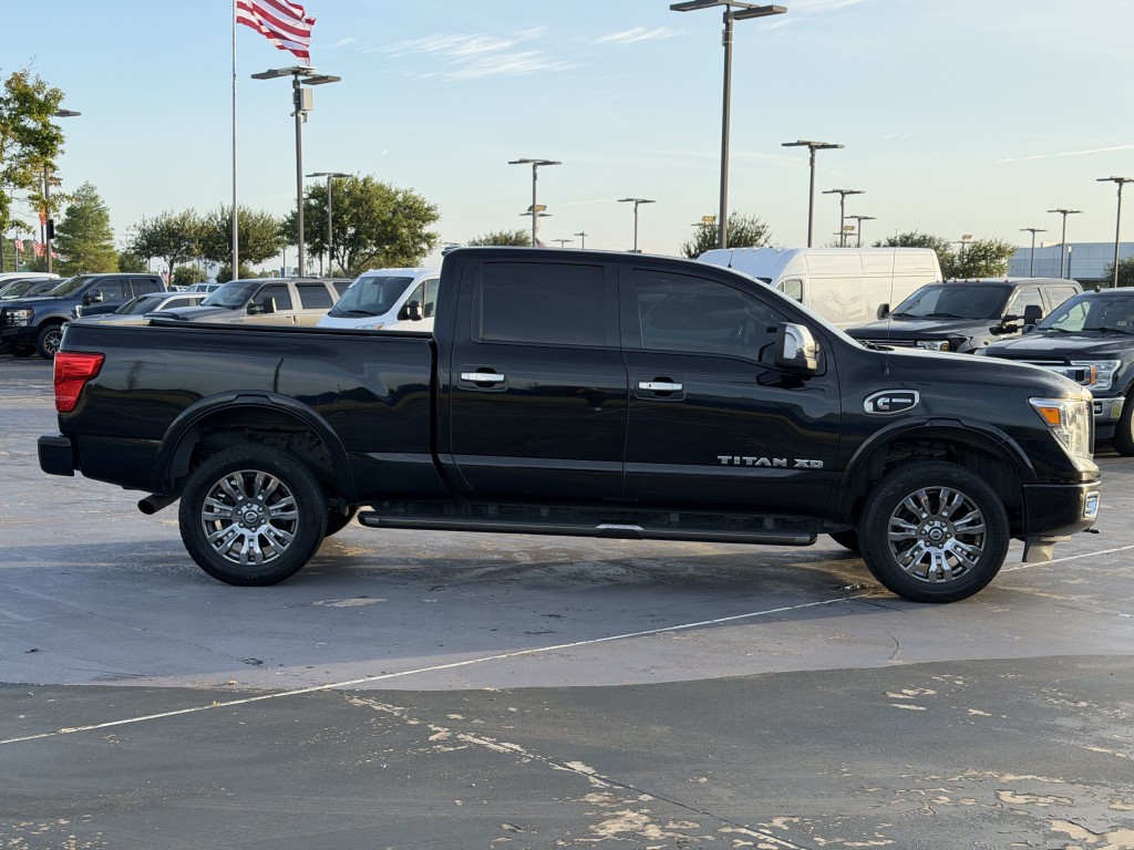 2016 Nissan Titan Image 21