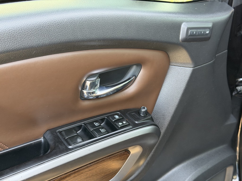 2016 Nissan Titan Image 22