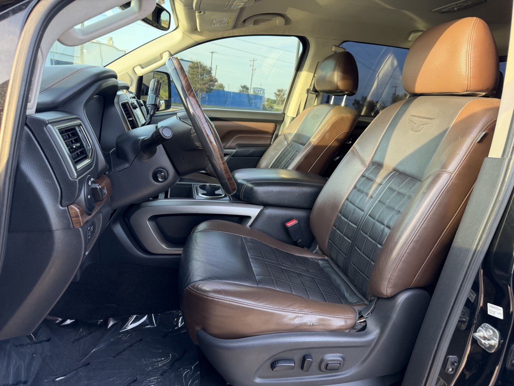 2016 Nissan Titan Image 23