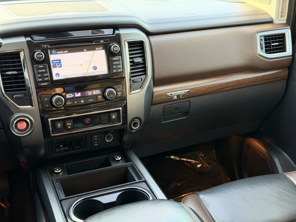 2016 Nissan Titan Image 25