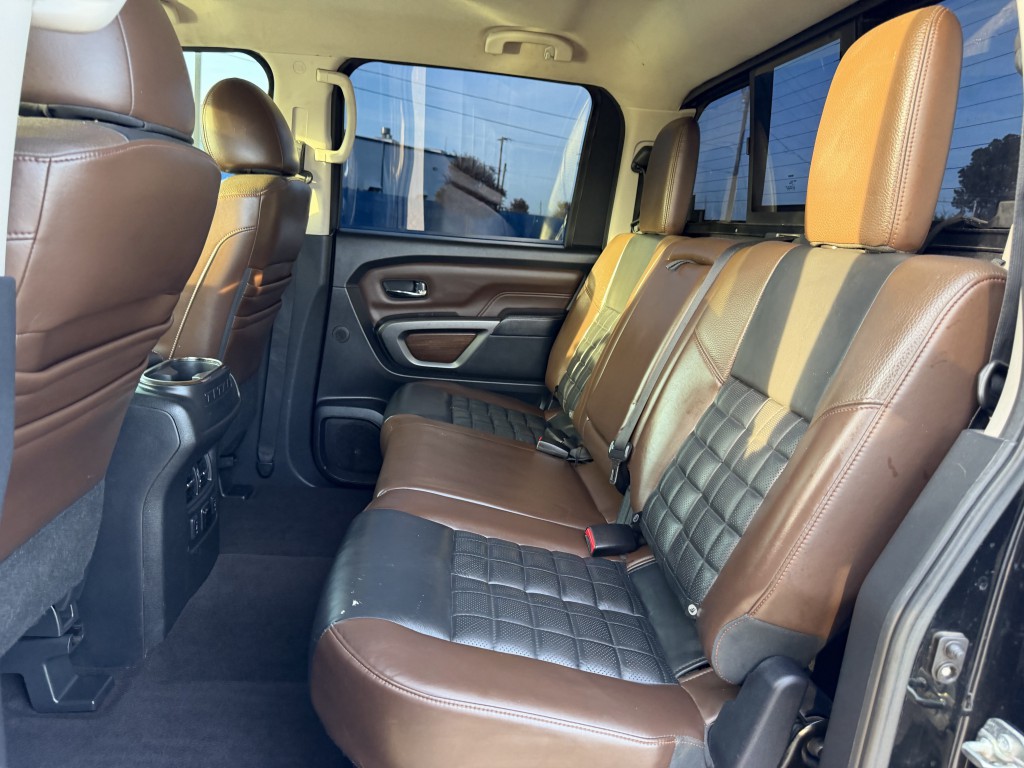 2016 Nissan Titan Image 28