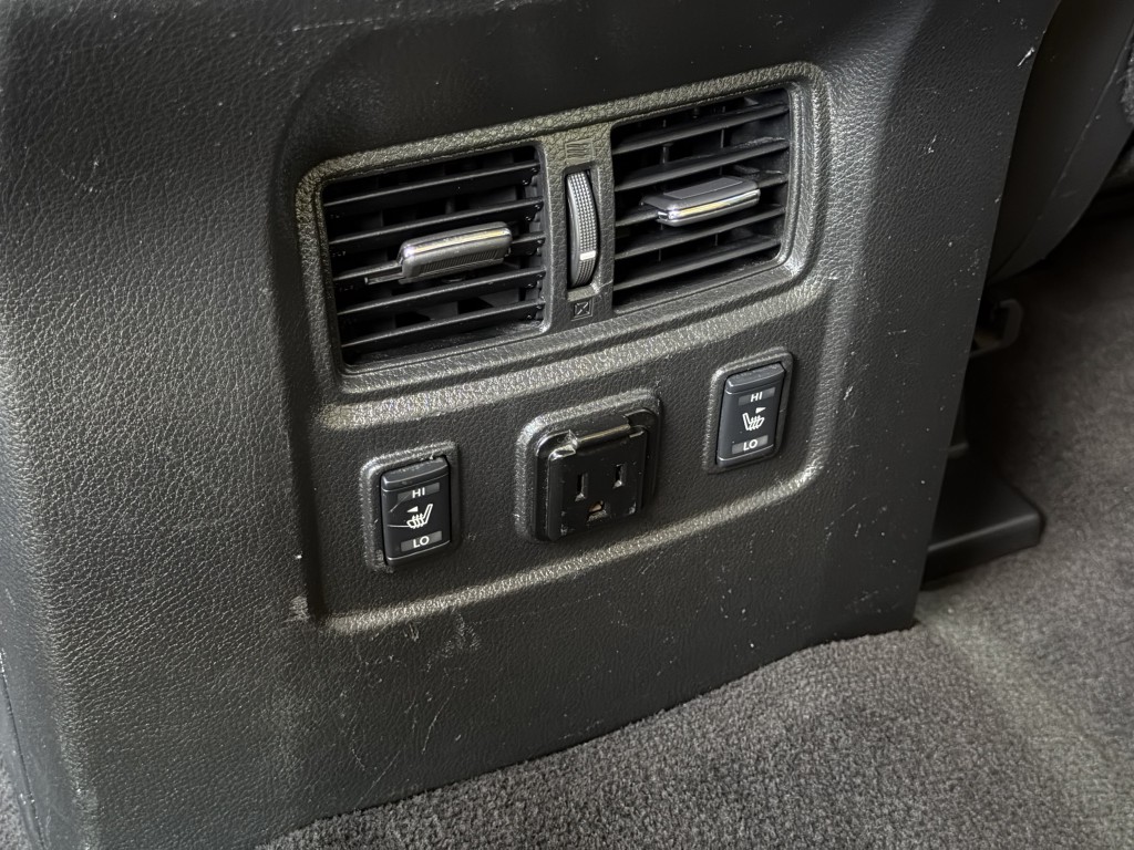 2016 Nissan Titan Image 29