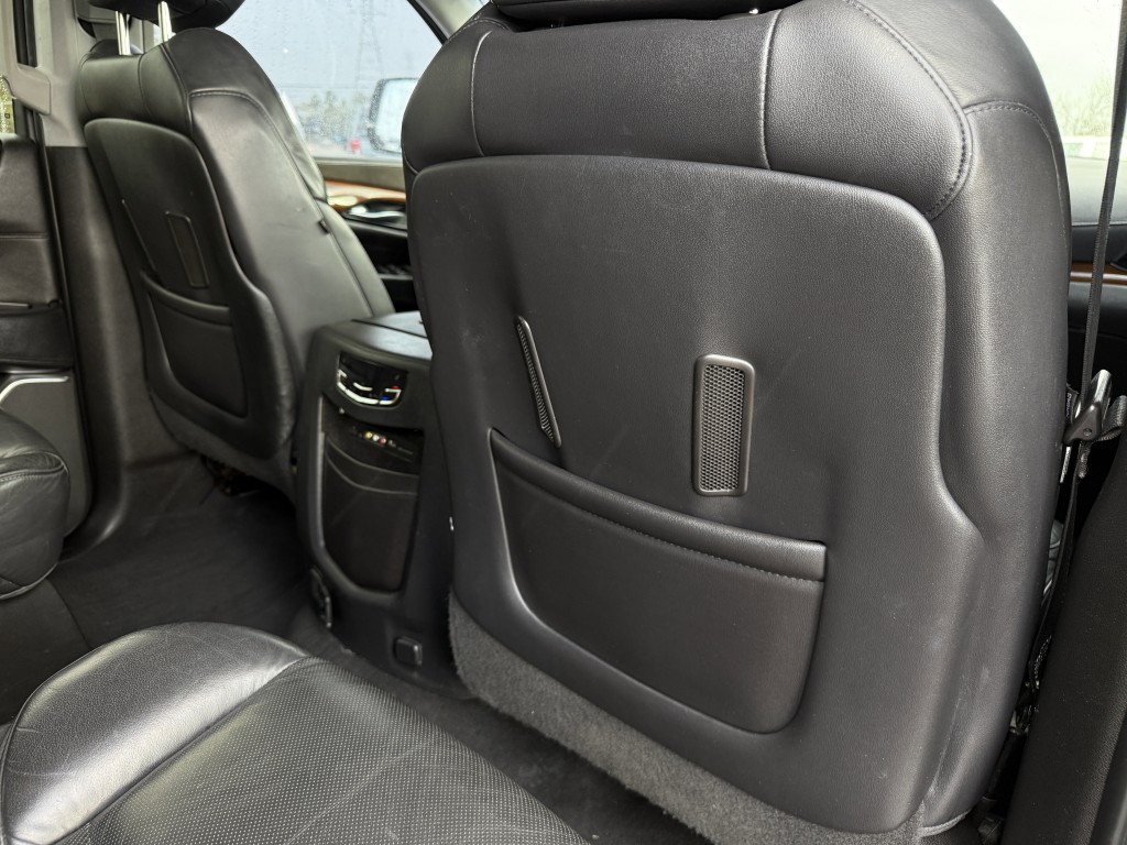 2018 Cadillac Escalade Image 32