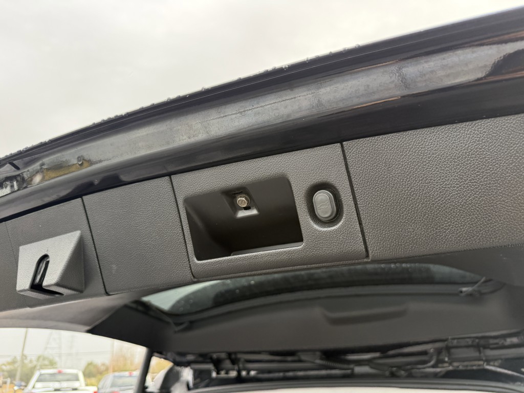 2018 Cadillac Escalade Image 38