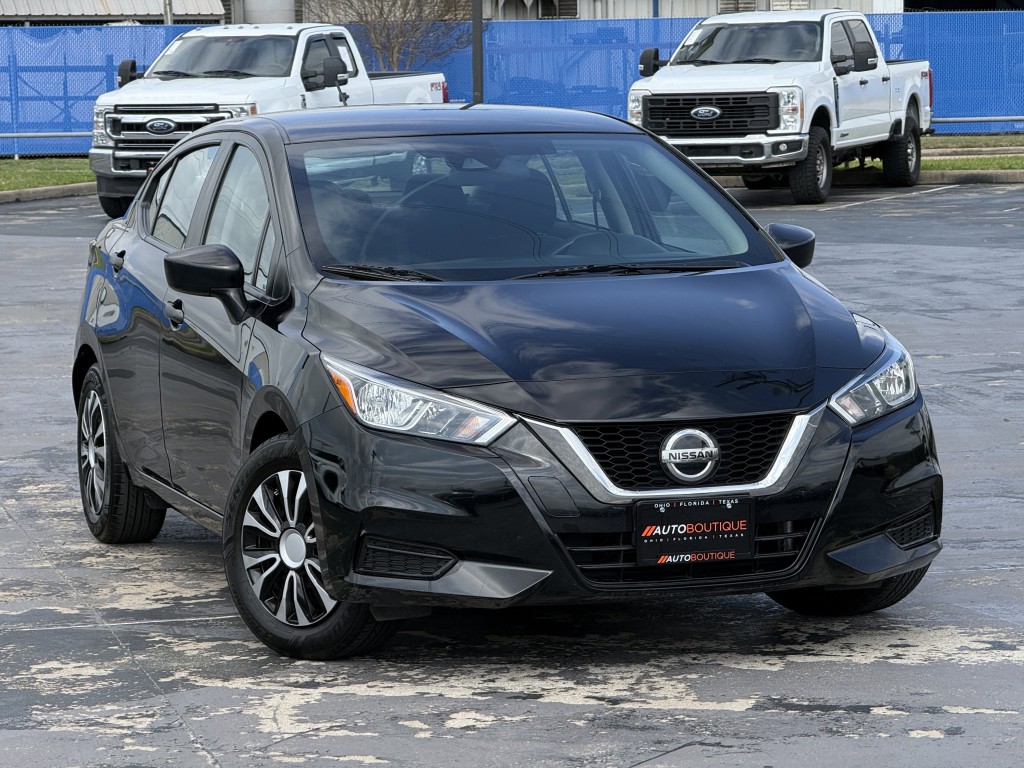 2022 Nissan Versa Image 3