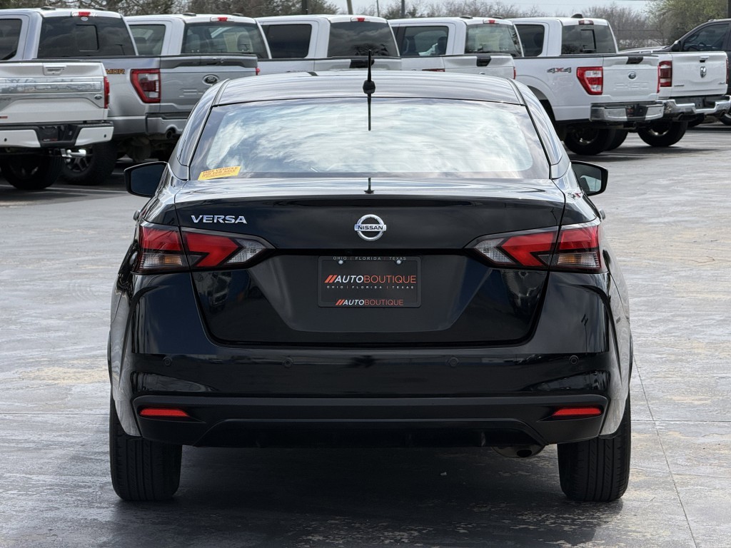 2022 Nissan Versa Image 8