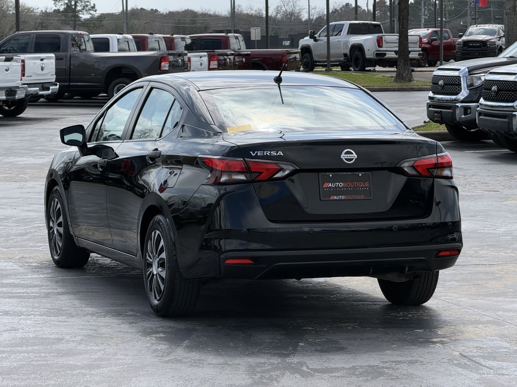 2022 Nissan Versa Image 9