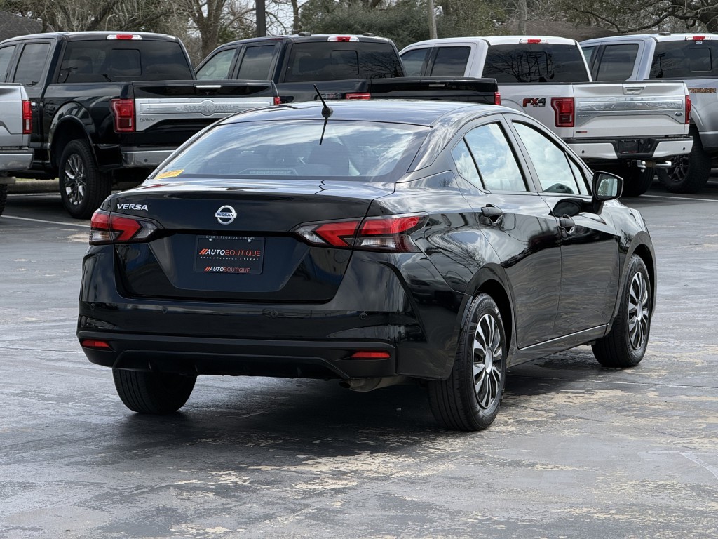 2022 Nissan Versa Image 10