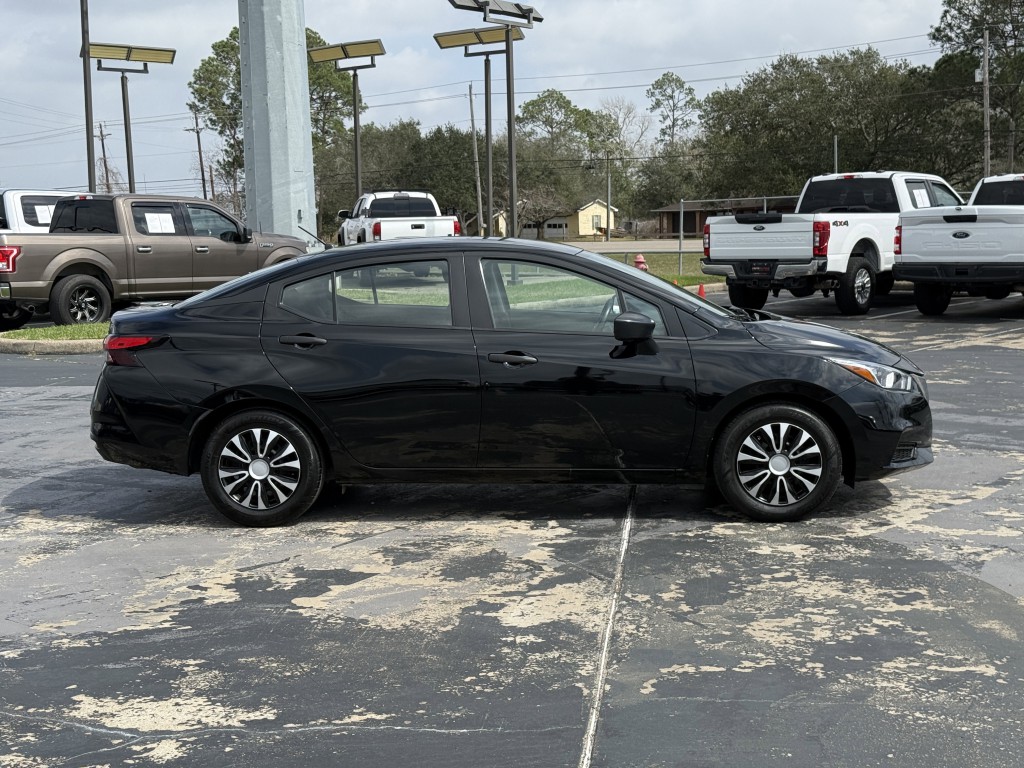 2022 Nissan Versa Image 11