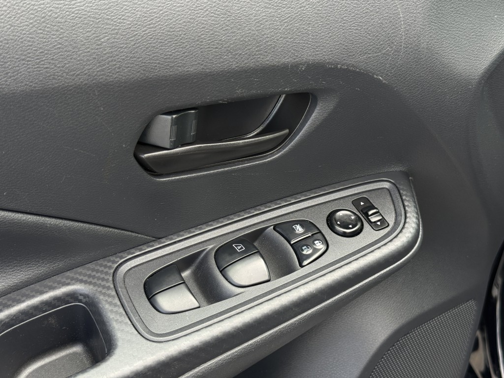 2022 Nissan Versa Image 25