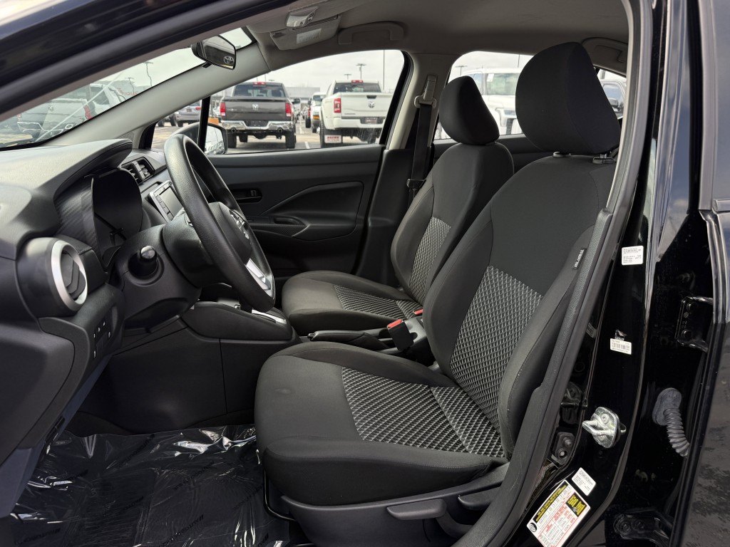 2022 Nissan Versa Image 27