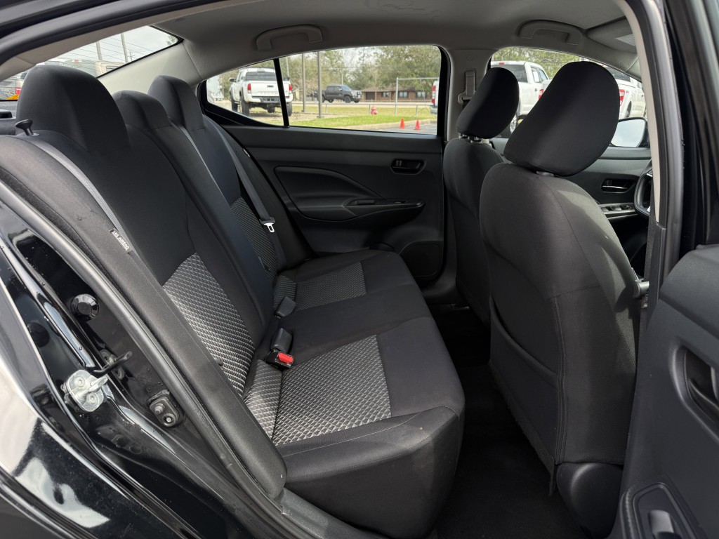2022 Nissan Versa Image 30