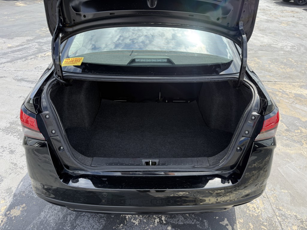 2022 Nissan Versa Image 32