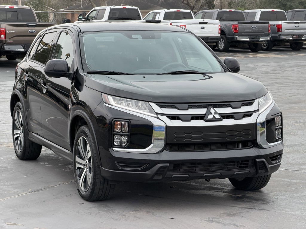 2024 Mitsubishi Outlander Image 3