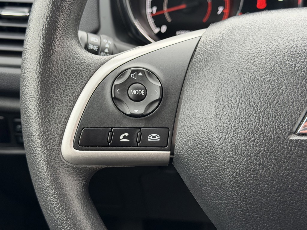 2024 Mitsubishi Outlander Image 16