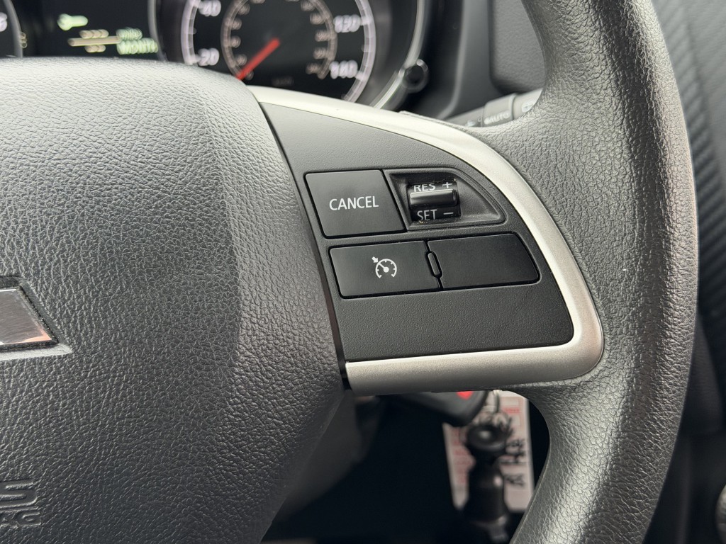 2024 Mitsubishi Outlander Image 17