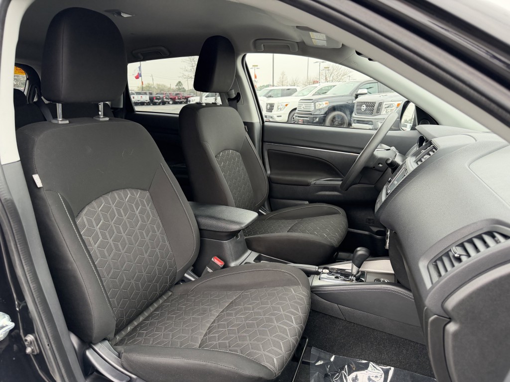 2024 Mitsubishi Outlander Image 25