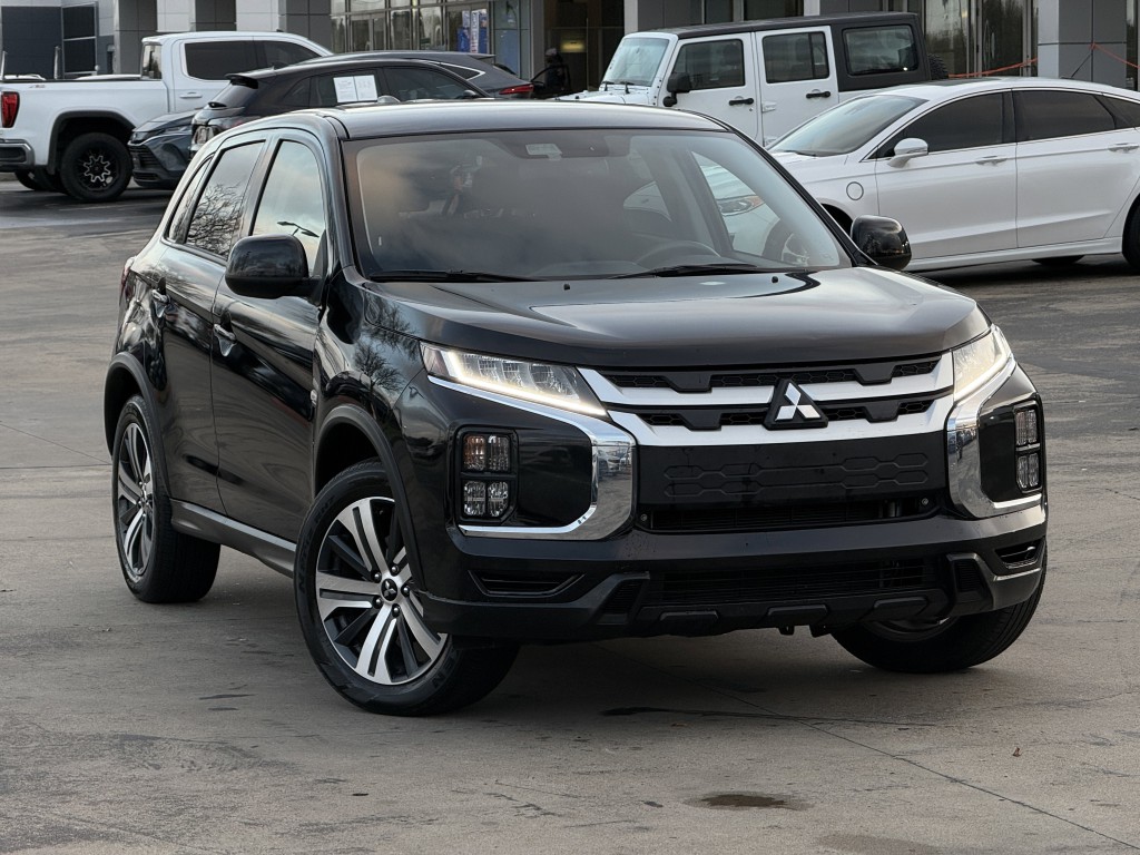 2024 Mitsubishi Outlander Image 3