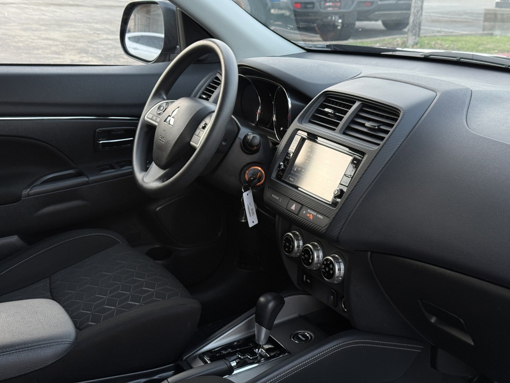 2024 Mitsubishi Outlander Image 13