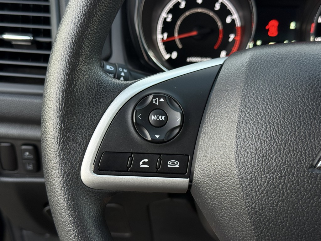 2024 Mitsubishi Outlander Image 17