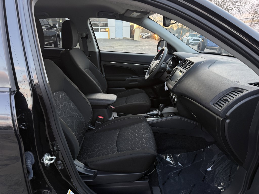 2024 Mitsubishi Outlander Image 27