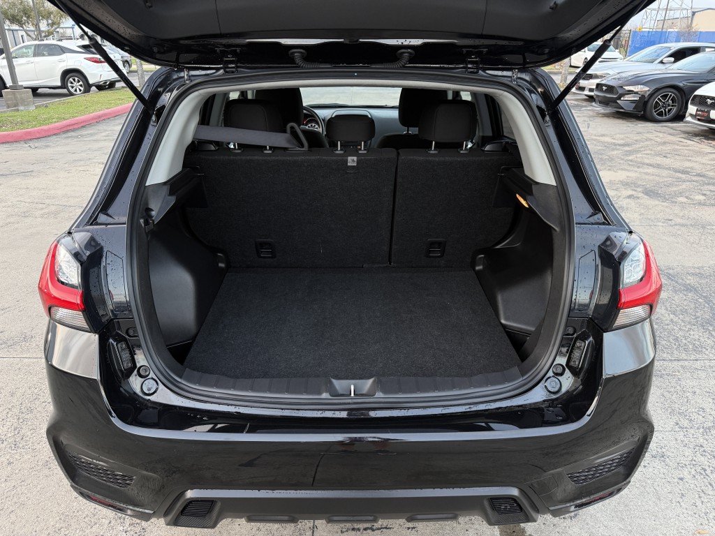 2024 Mitsubishi Outlander Image 30