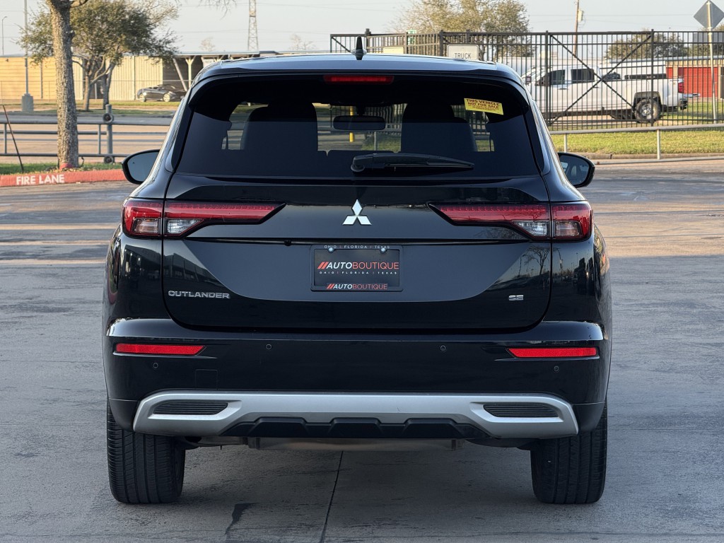 2022 Mitsubishi Outlander Image 8