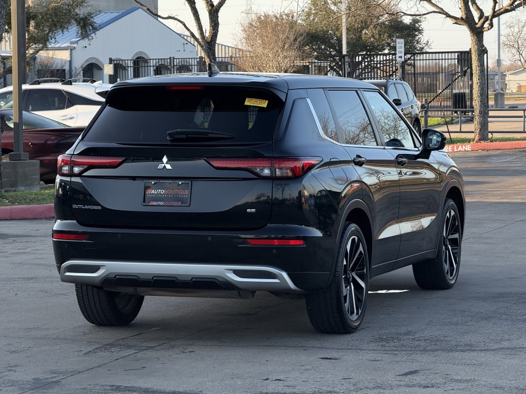 2022 Mitsubishi Outlander Image 10
