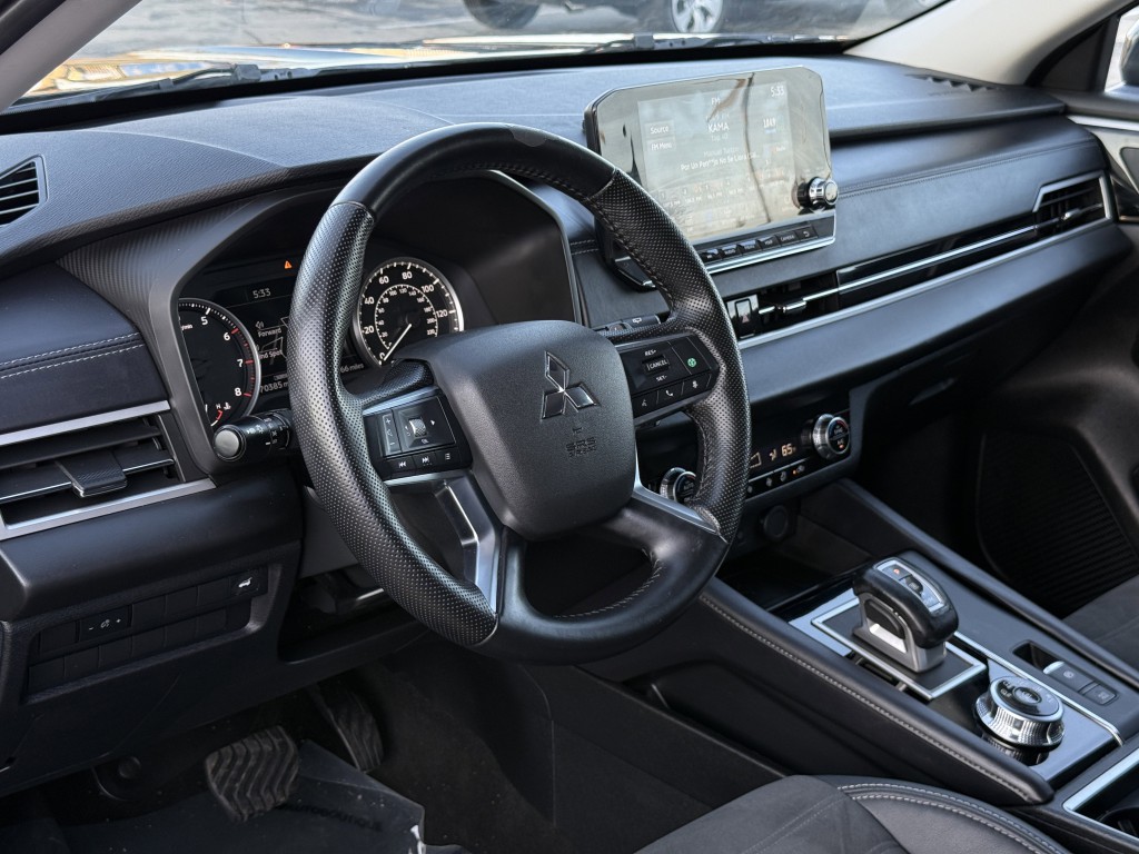 2022 Mitsubishi Outlander Image 14