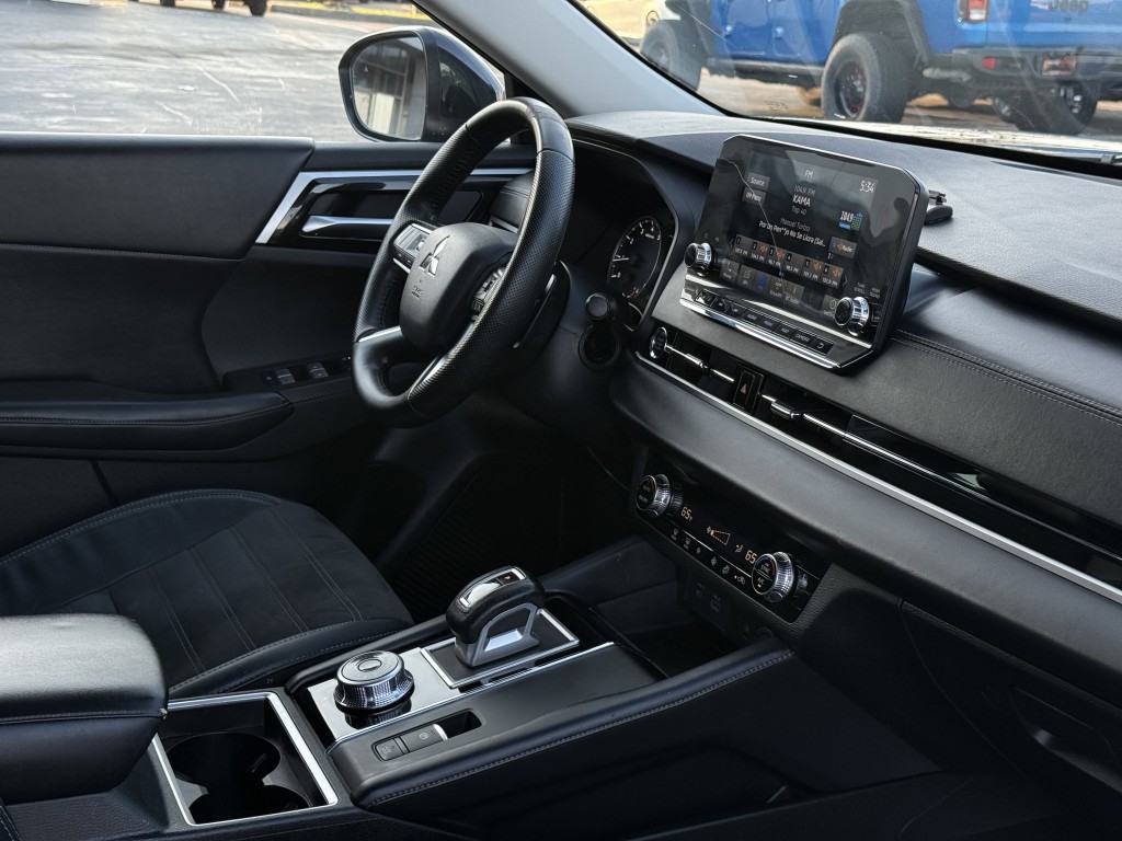 2022 Mitsubishi Outlander Image 15