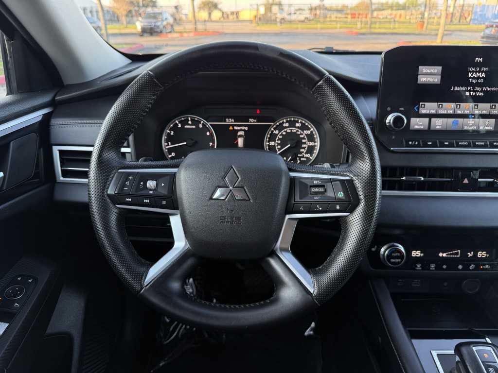 2022 Mitsubishi Outlander Image 17