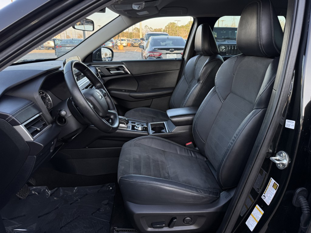 2022 Mitsubishi Outlander Image 28