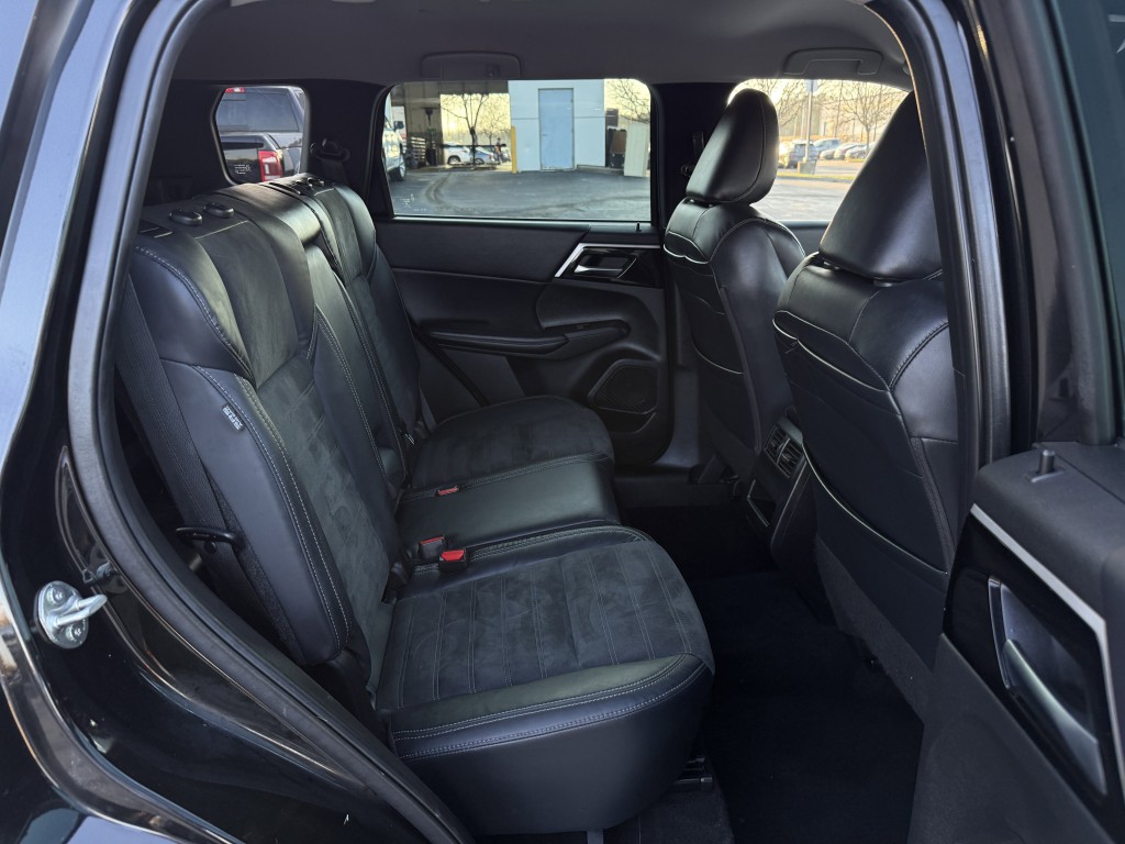 2022 Mitsubishi Outlander Image 31