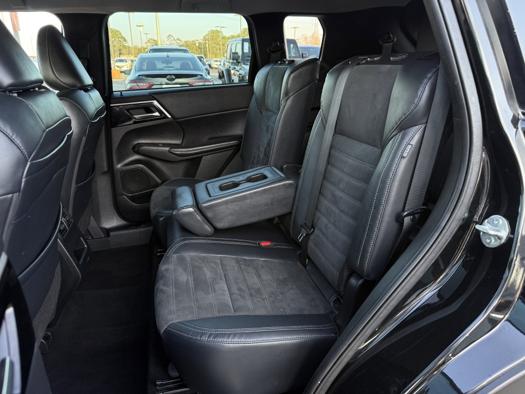 2022 Mitsubishi Outlander Image 32