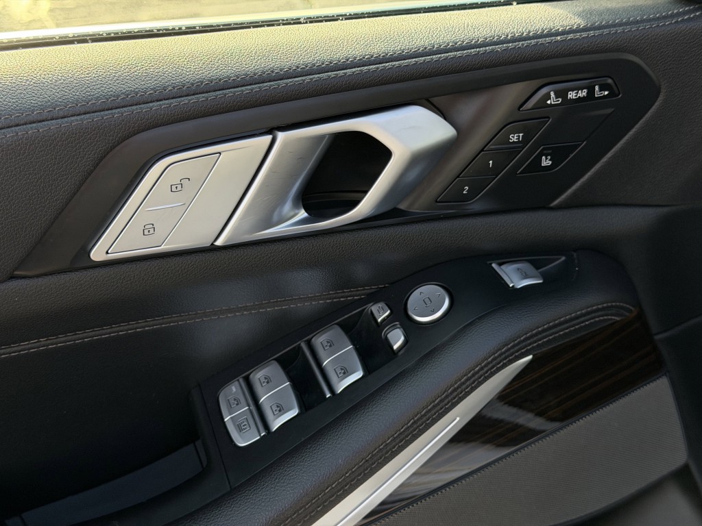 2021 BMW X7 Image 12