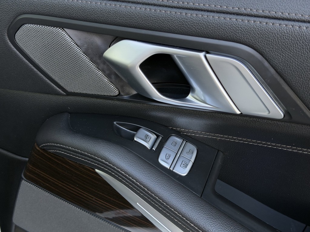 2021 BMW X7 Image 33