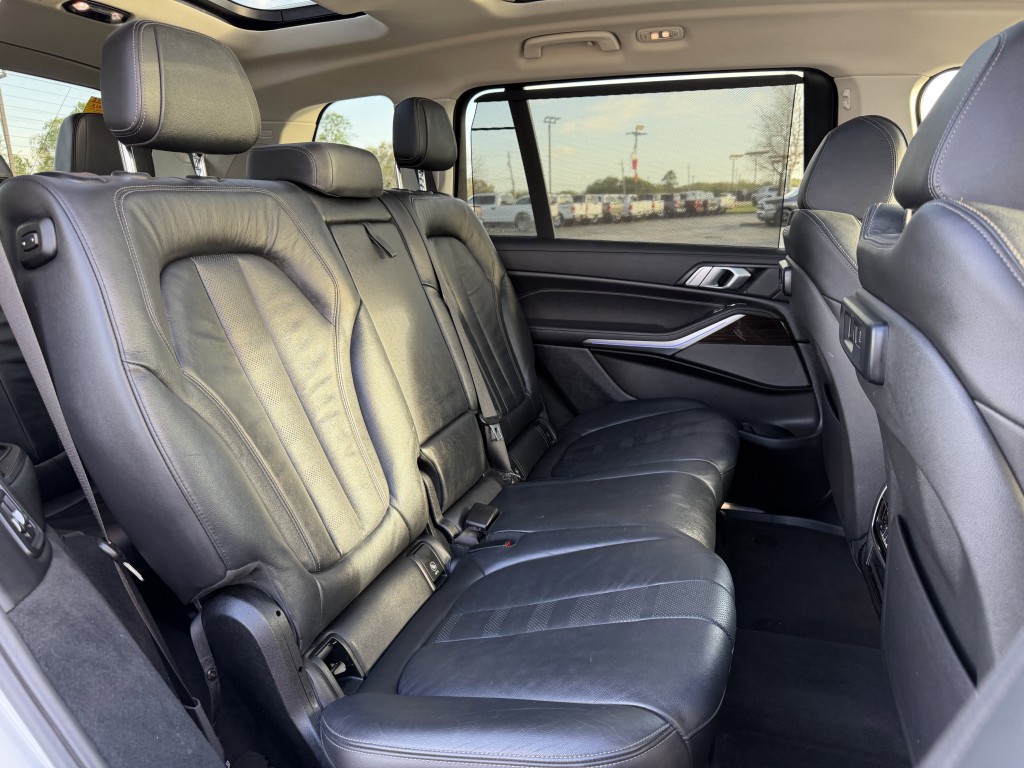2021 BMW X7 Image 34
