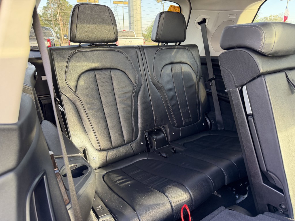 2021 BMW X7 Image 36